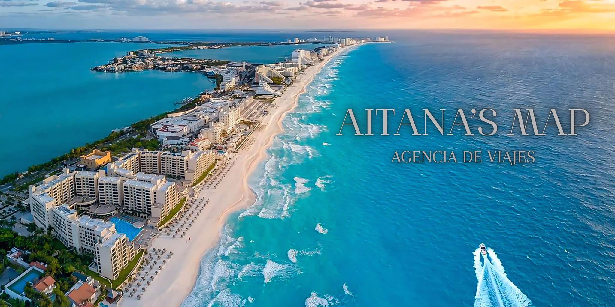 Vista aérea de playa y mar turquesa